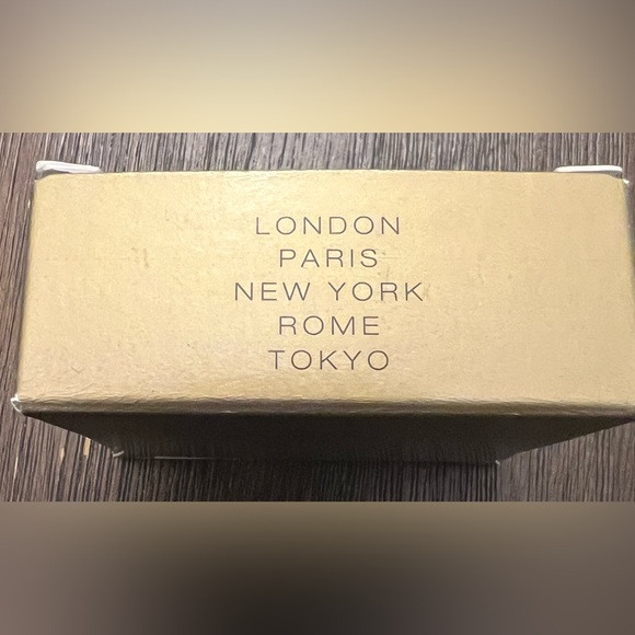 Vintage like new AVON #1 manicurist gold tone pin with rhinestones & box! Rare! - Picture 3 of 6